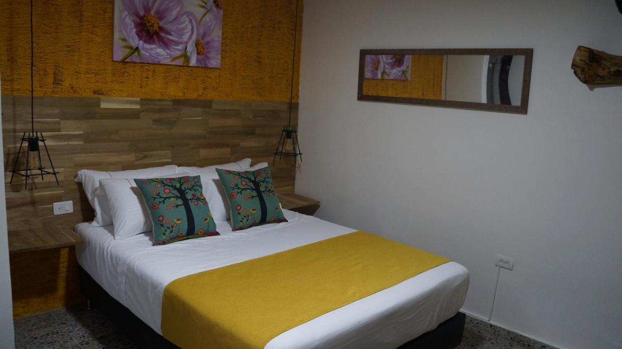El Jardin De La 10 Hotel Medellin Exterior photo
