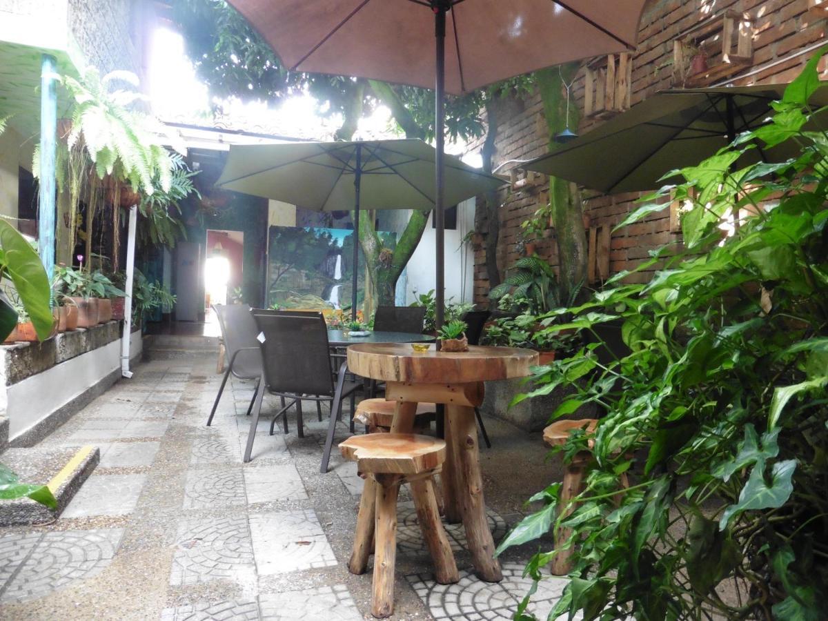 El Jardin De La 10 Hotel Medellin Exterior photo