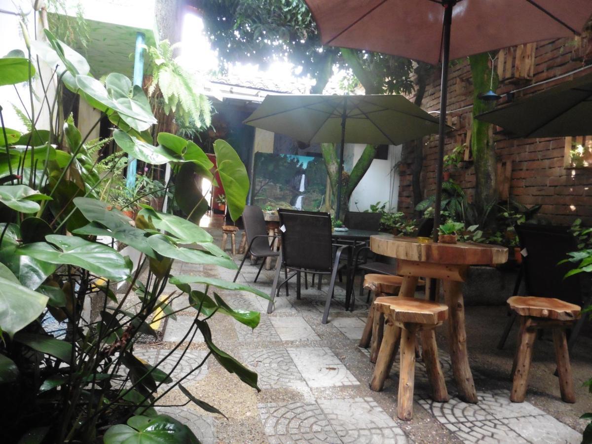El Jardin De La 10 Hotel Medellin Exterior photo